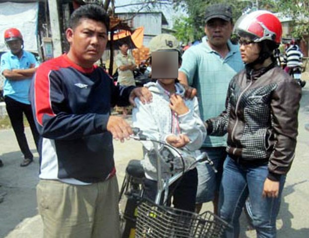 Be gai 13 tuoi moi ngay kiem 10 trieu dong nho trom xe hinh anh