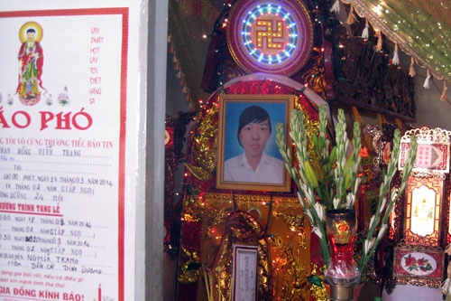 Co gai tre bi nguoi tinh tren mang sat hai bang bua hinh anh