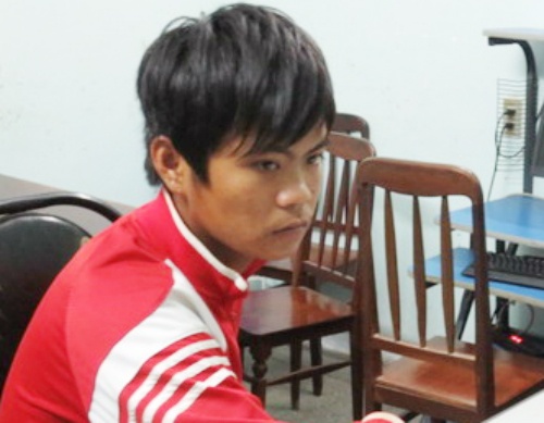 Dung thuc an roi du be gai hang xom de hiep dam hinh anh