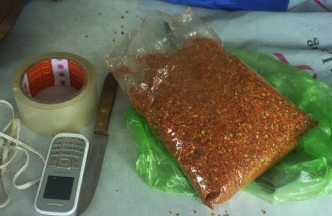 Hai anh em ruot mang ot bot di cuop hinh anh