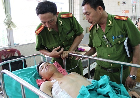 Bat cuop, mot bao ve bi dam trong thuong hinh anh
