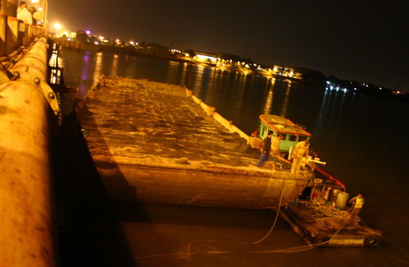 Lai phu nhau say de sa lan tong vo dam cau Hoa An hinh anh