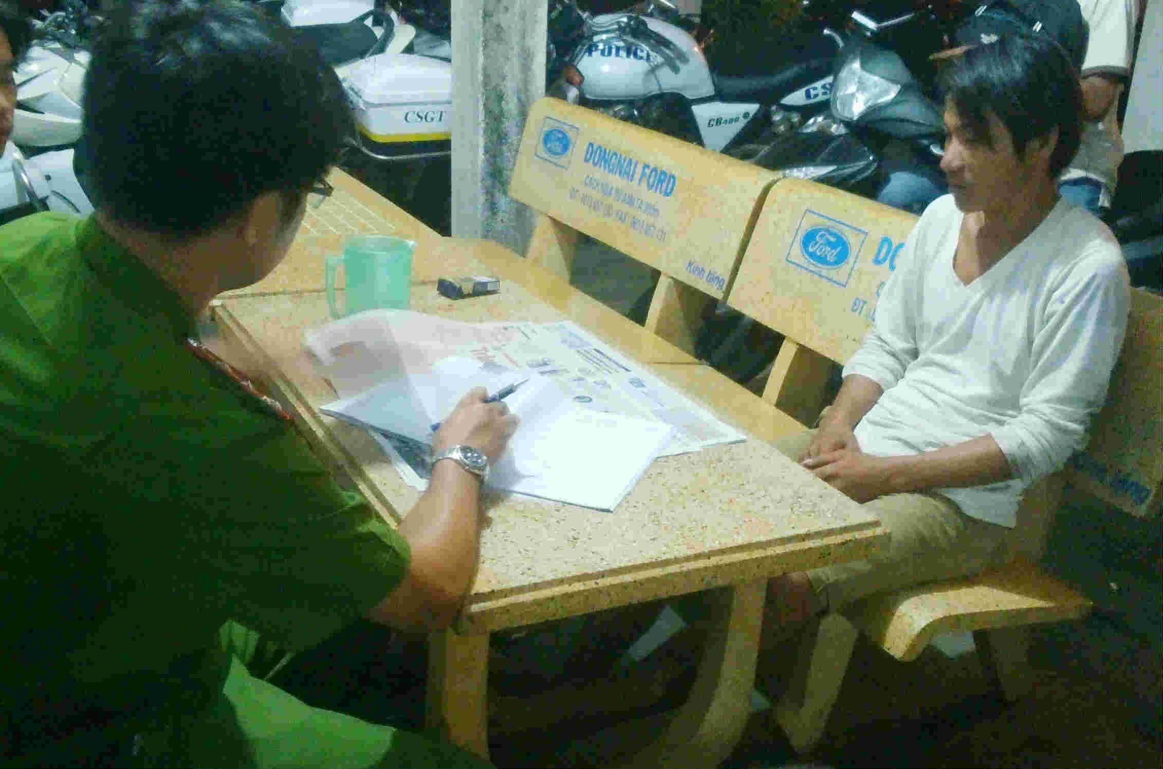 Khoi to vu say ruou lai sa lan tong vo cau Hoa An hinh anh