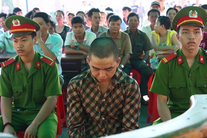 Bị cáo Tường được đưa ra xét xử lưu động về tội danh Trộm cắp tài sản. 