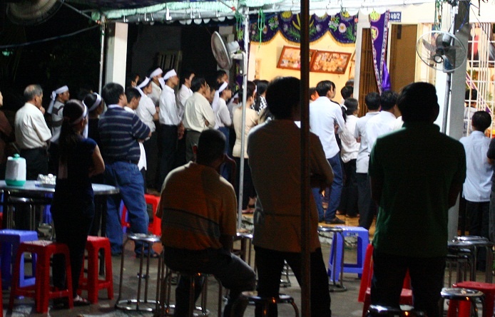 Hai chi em bi set danh chet ngoai canh dong hinh anh