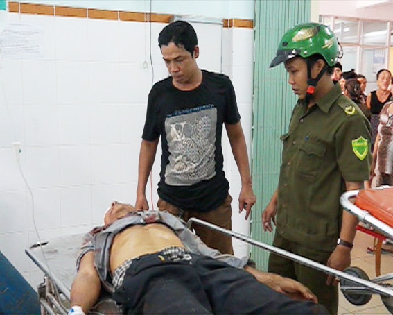 Bat hai nguoi lien quan den vu viec danh 'cau tac' bat tinh hinh anh