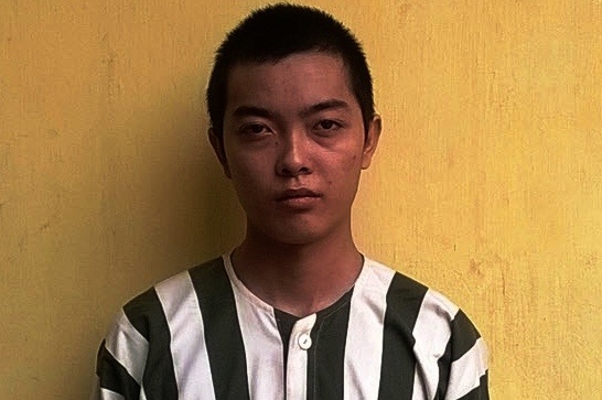 Khoi to 2 bi can cuop tien ban ve so cua be trai hinh anh