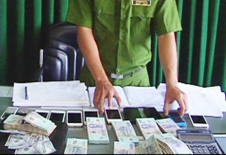 Duong day ca do bong da quy mo lon bi triet pha hinh anh