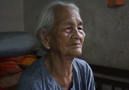 Khoi to ten cuop bi cu ba 104 tuoi khong che hinh anh