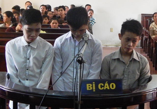 Hoc sinh cap 2 ru ban giet nguoi vi ghen hinh anh