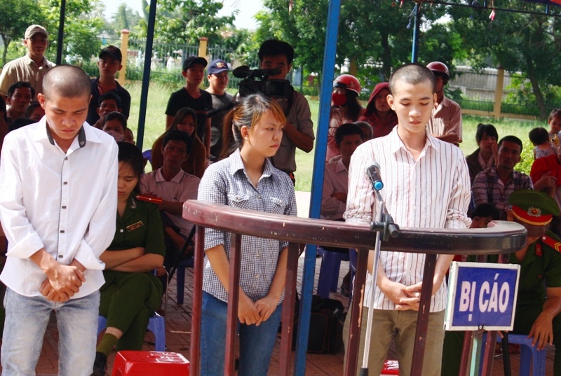Dung sung gia cuop tiem vang lay tien mua ma tuy hinh anh