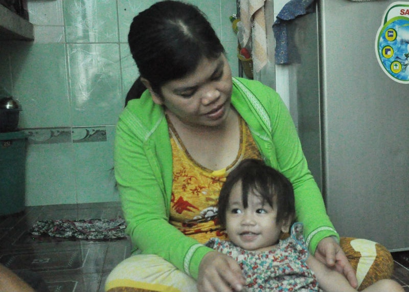 Mẹ cậu bé qua đau buồn, không dám ra hiện trường. 