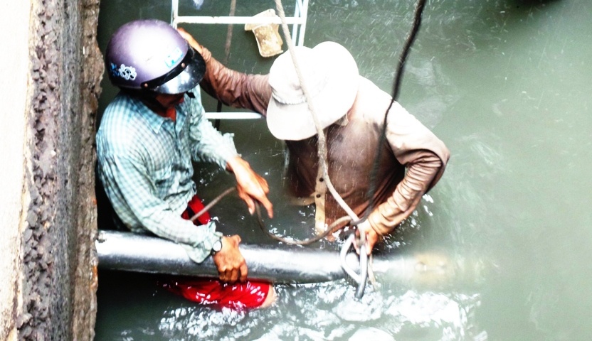 Chan dong, hut nuoc cong tim be trai 9 tuoi hinh anh