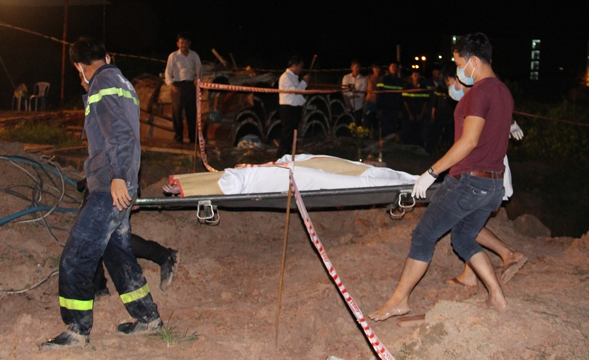 Tim thay thi the be trai 9 tuoi bi nuoc cuon xuong cong hinh anh