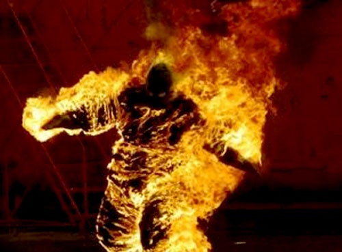 Hoc tro do xang thieu chet thay lang hinh anh