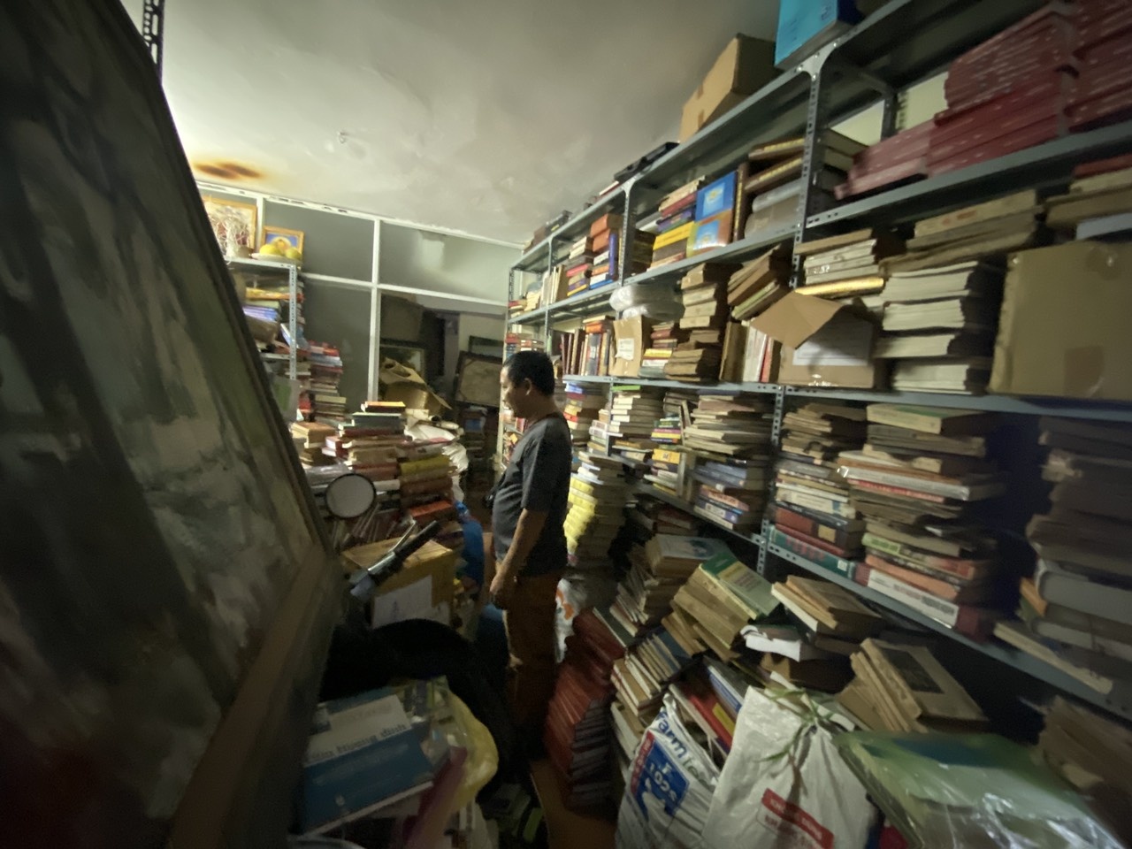 Nhung nguoi o lai voi sach cu hinh anh