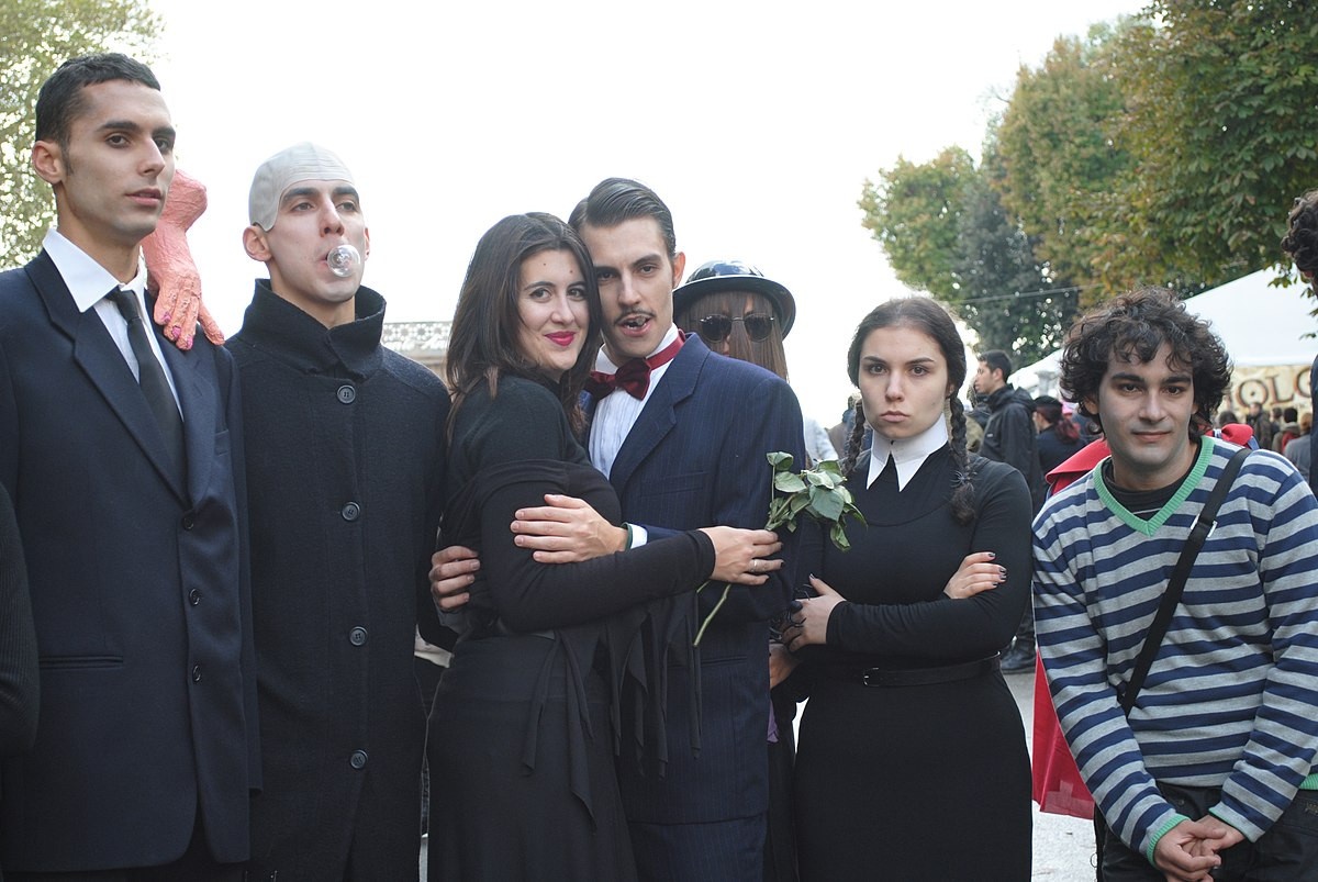 gia dinh addams,  wednesday,  charles addams,  ban tay trong wednesday anh 2