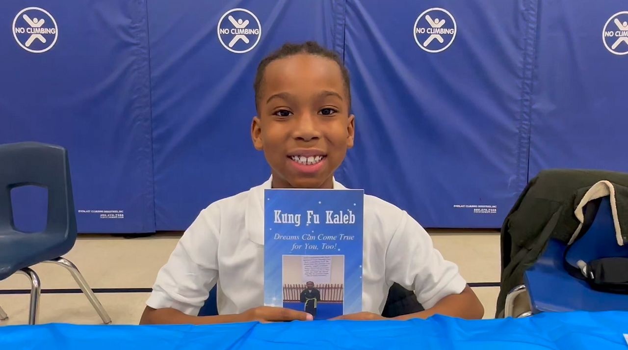 tac gia tre,  tap viet sach,  hoc sinh viet sach,  hoc sinh tieu hoc,  tre em viet sach,  tac gia nhi anh 2