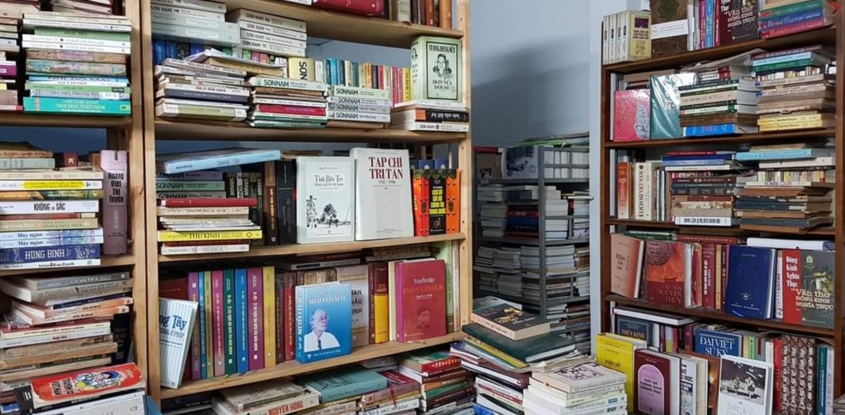 Thoi quen luu tru sach den chat nha hinh anh