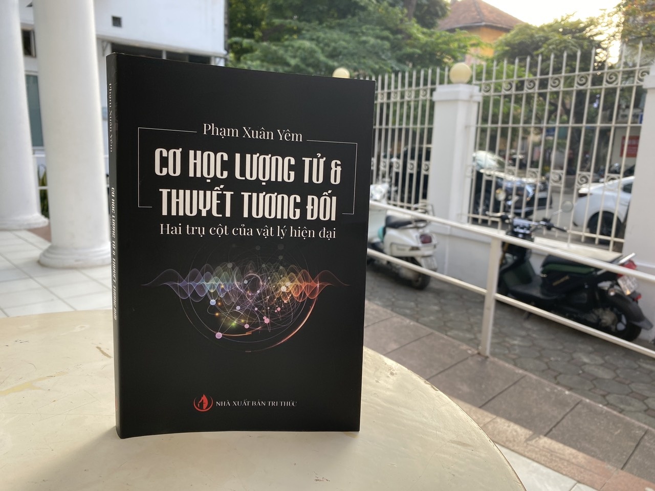 sach khoa hoc,  vat ly,  vat ly luong tu,  thuyet tuong doi,  van hoc hu cau anh 2