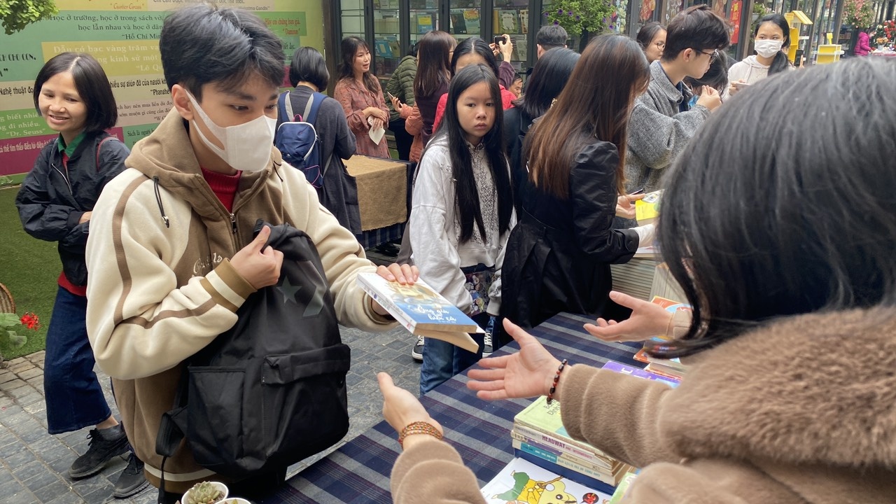 Doi sach lay cay anh 2