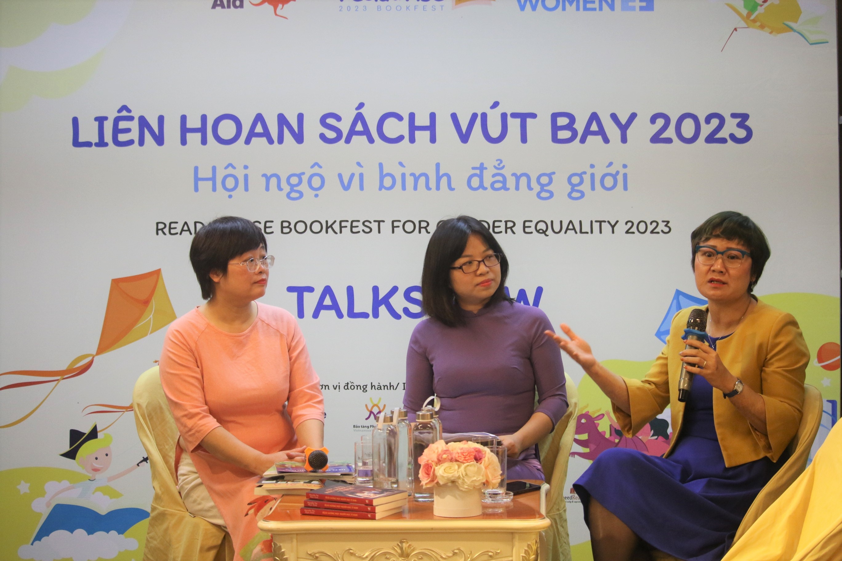 tu sach phu nu anh 2