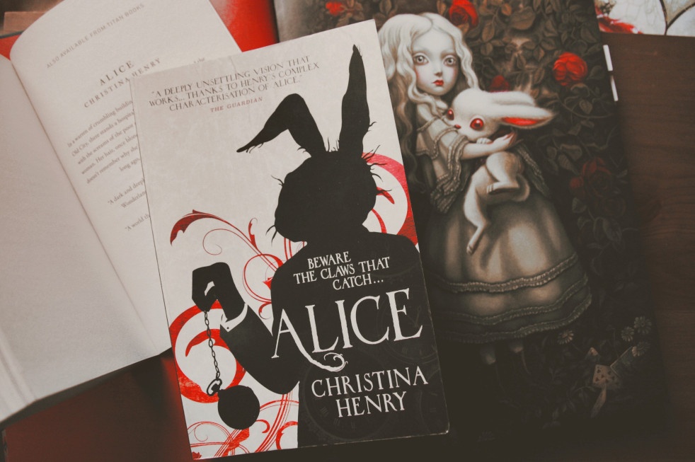 Cach tao nen mot cuon tieu thuyet ky ao den toi hinh anh