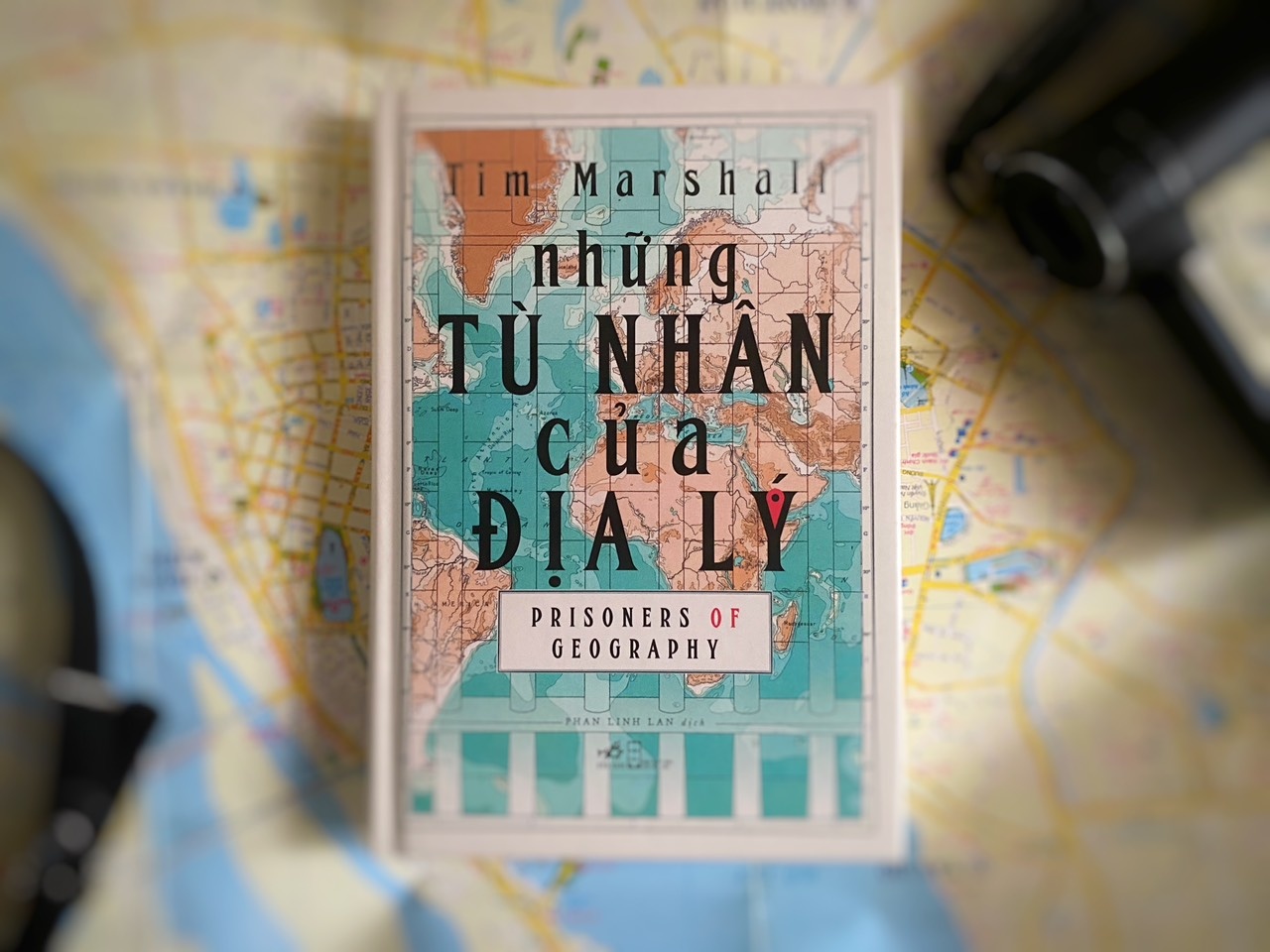 Sach chu de dia chinh tri ngay cang duoc quan tam hinh anh