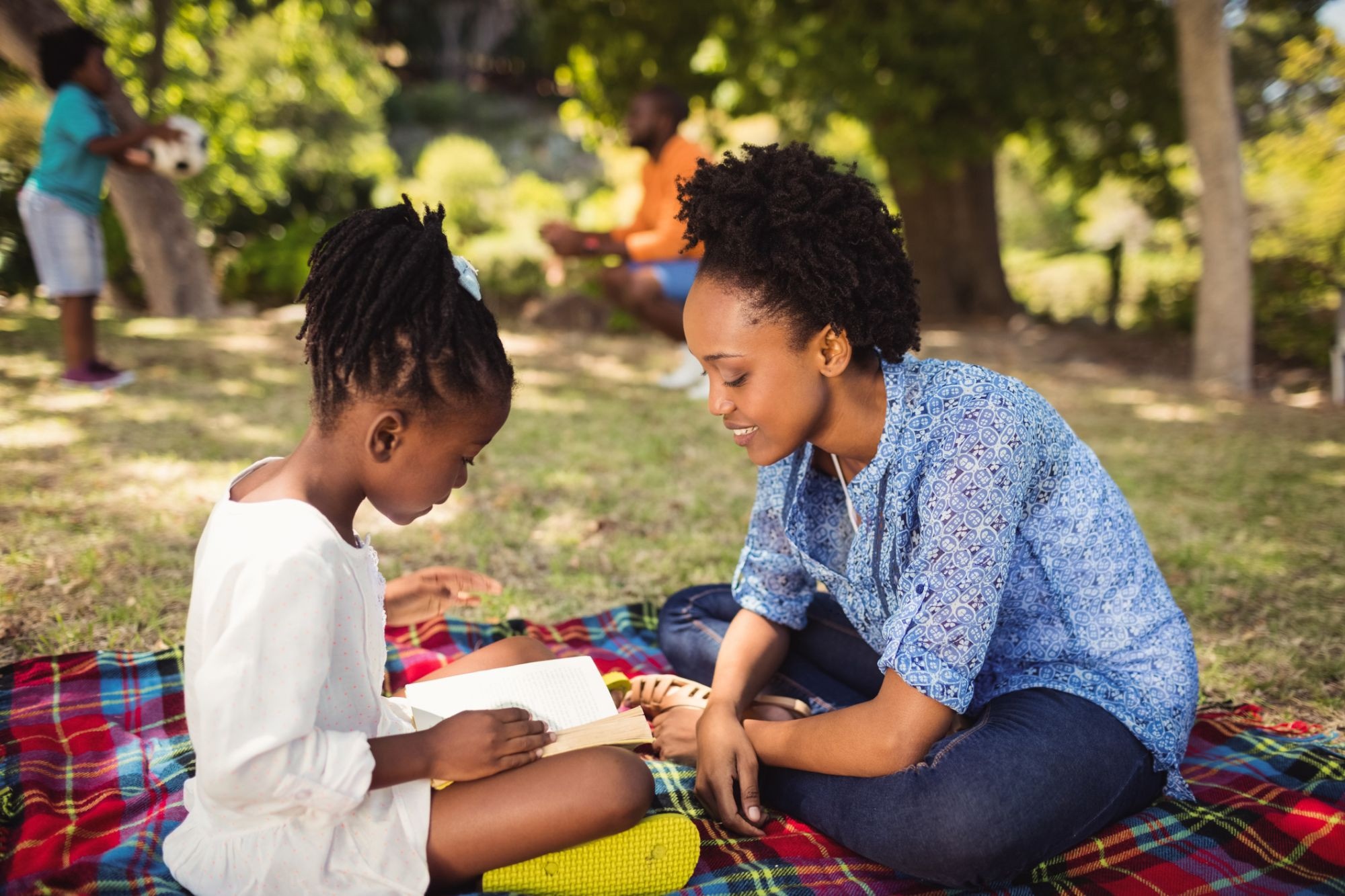 Phuong phap khuyen khich tre em doc sach trong mua he tai My hinh anh