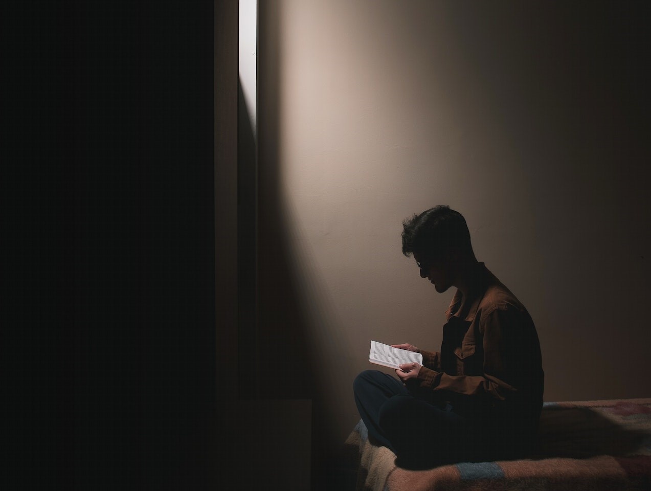 Doc sach de nho mot thoi ta da yeu hinh anh