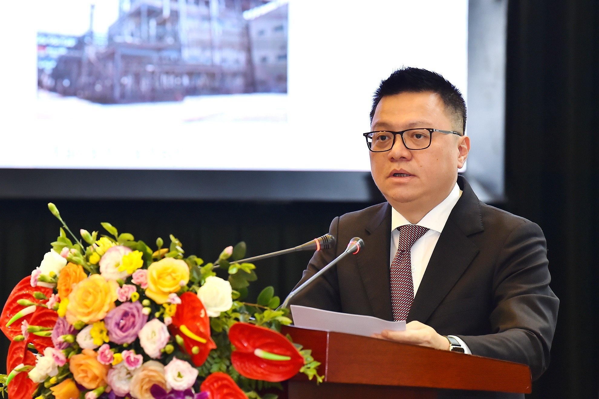 Khai truong trang thong tin dac biet ve Tong bi thu Nguyen Van Linh hinh anh