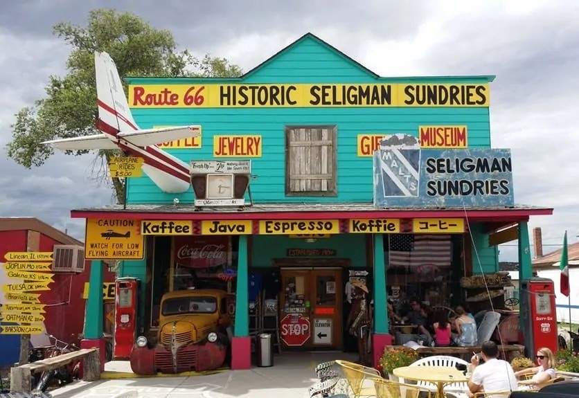 'Tieu than dong' gia toc tai chinh khoi nghiep bang nghe ban tap hoa hinh anh