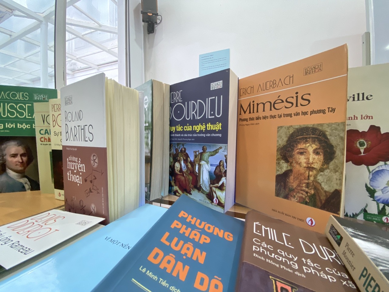 Nguyen nhan ban tre ngai doc sach kho hinh anh