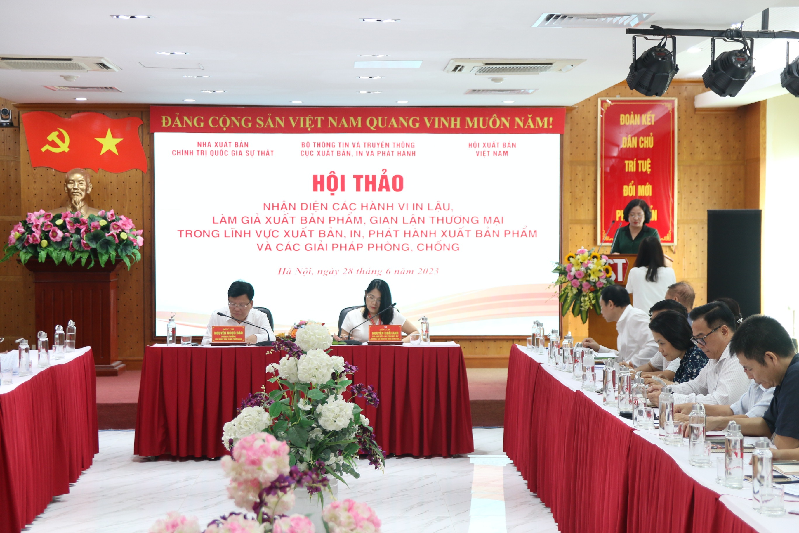 chong sach lau anh 3