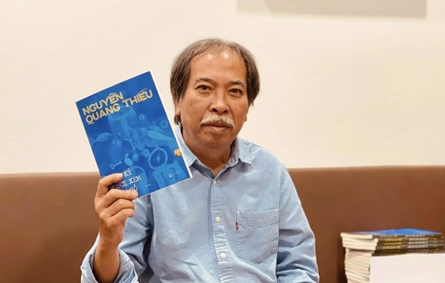 The gioi da tang trong tho Nguyen Quang Thieu hinh anh