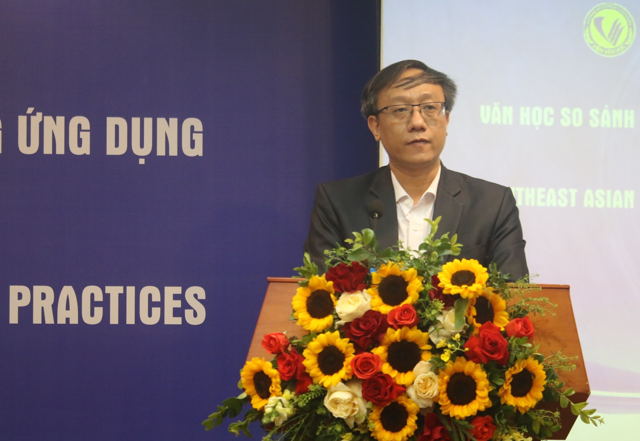 Van hoc Dong Nam A con la lam voi hoc gia phuong Tay hinh anh