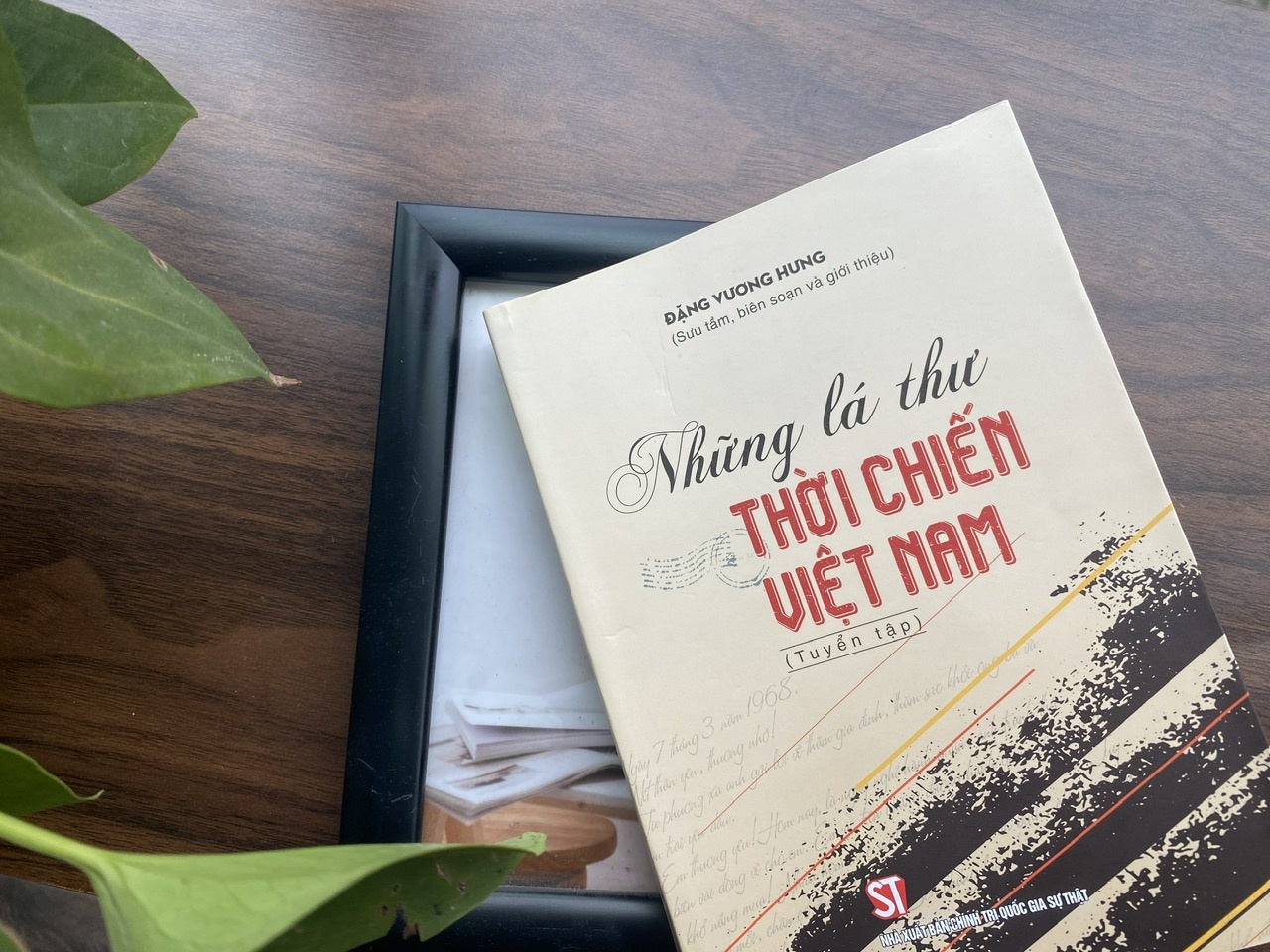 The gioi thu tin thoi chong Phap hinh anh