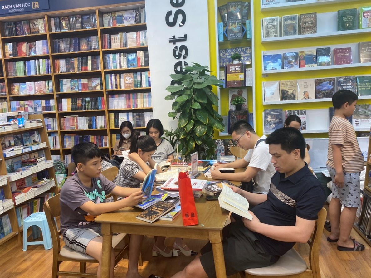 đọc sách nghỉ lễ ảnh 3 doc sach nghi le anh 3