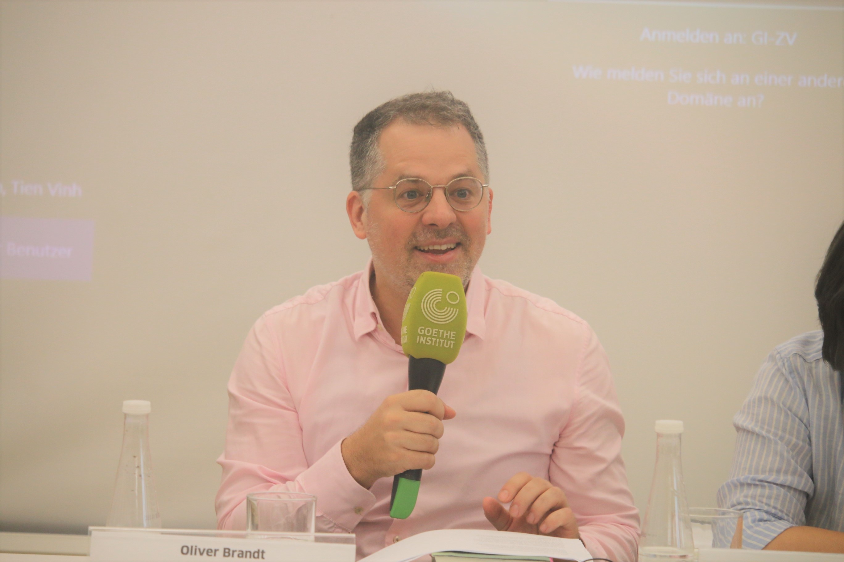 Nhung ngay van hoc chau Au ban ve da dang gioi hinh anh