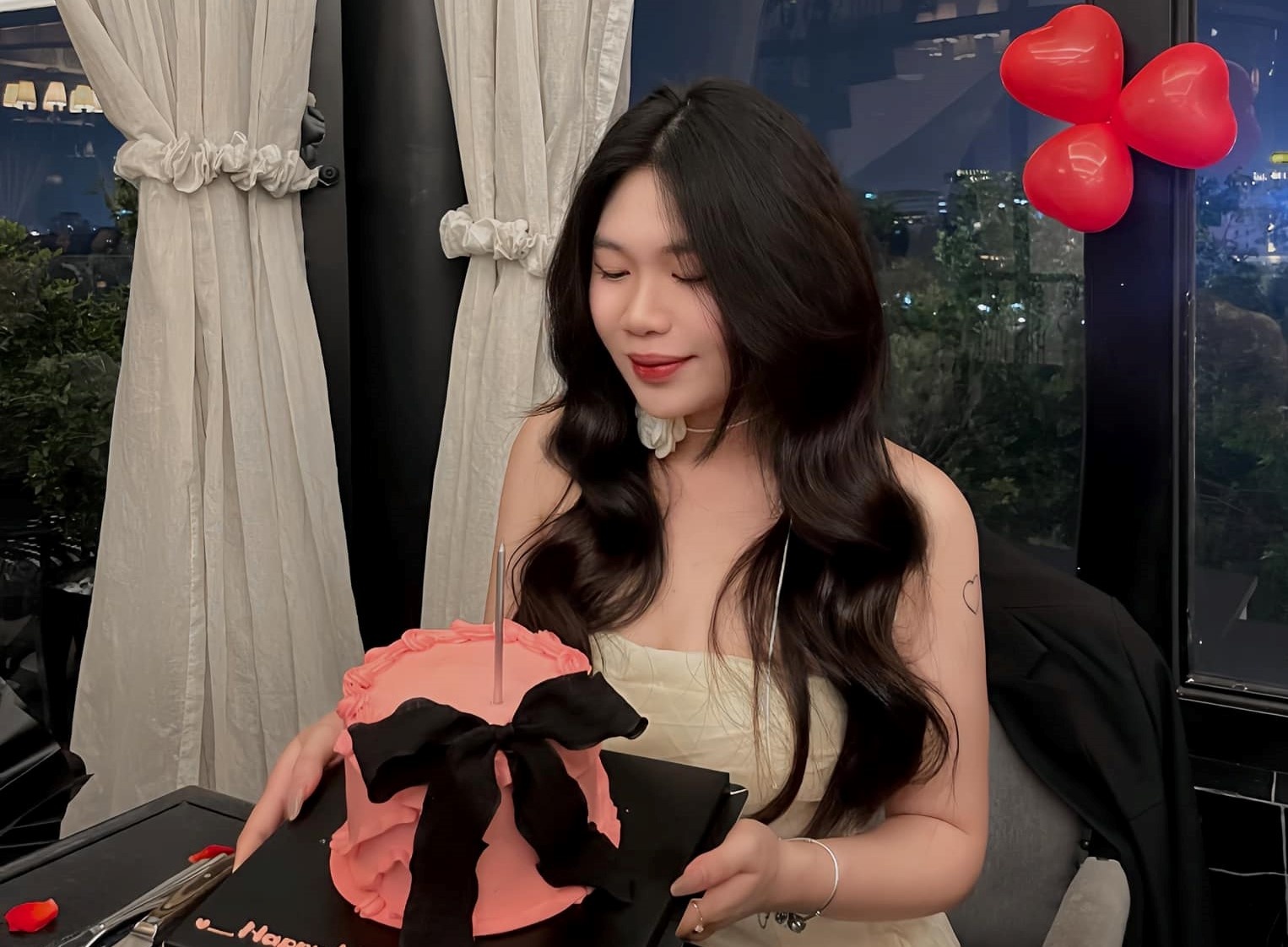 Nguoi tre tim den sach chua lanh khi that tinh hinh anh