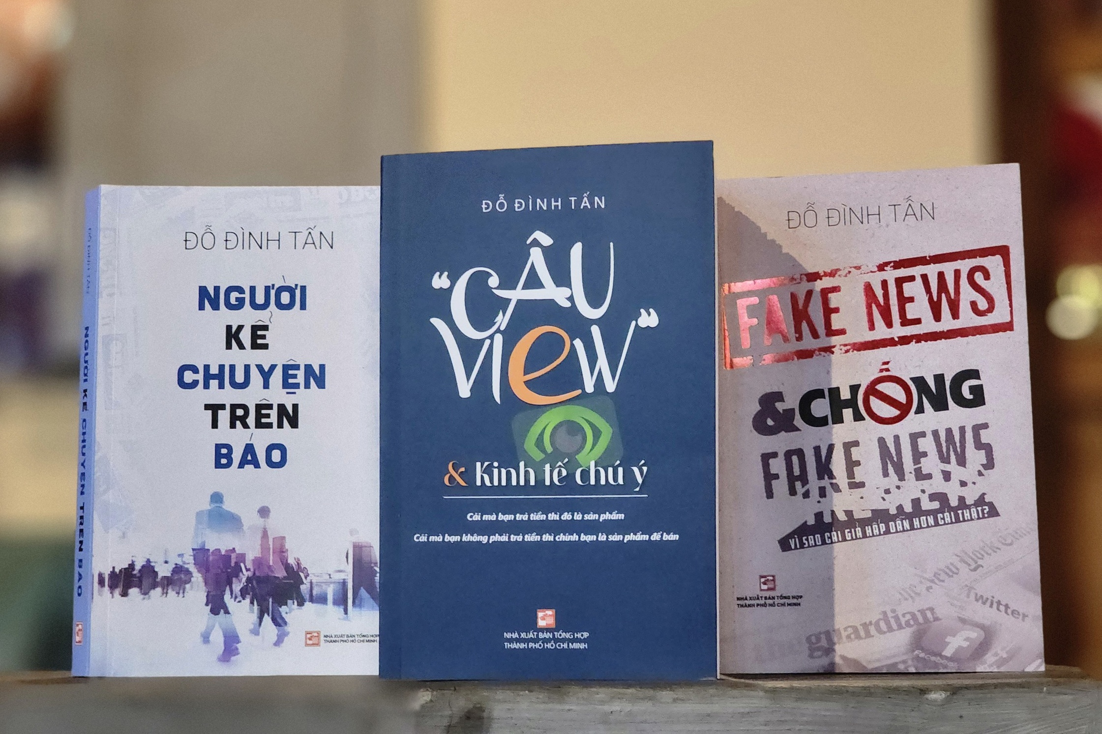 Gia tri cot loi cua nghe bao qua nhung cuon sach hinh anh