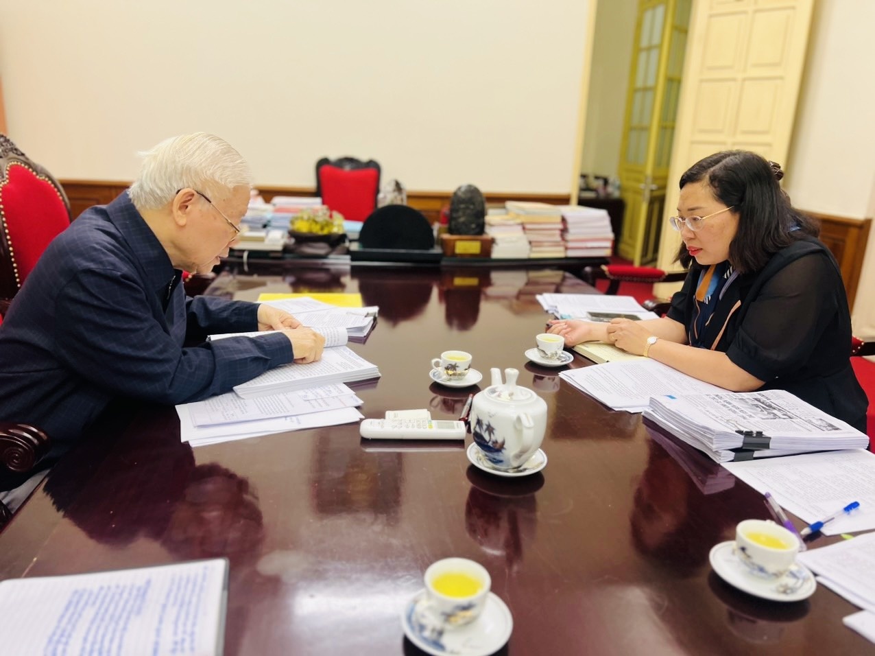 Ba lan gap Tong bi thu va bai hoc quy cho nguoi bien tap sach hinh anh