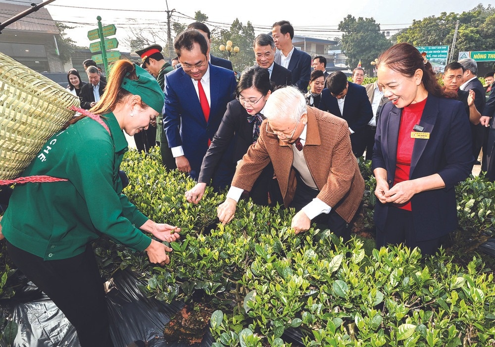 Nhung buc anh ve Tong bi thu Nguyen Phu Trong khien nguoi xem cam dong hinh anh