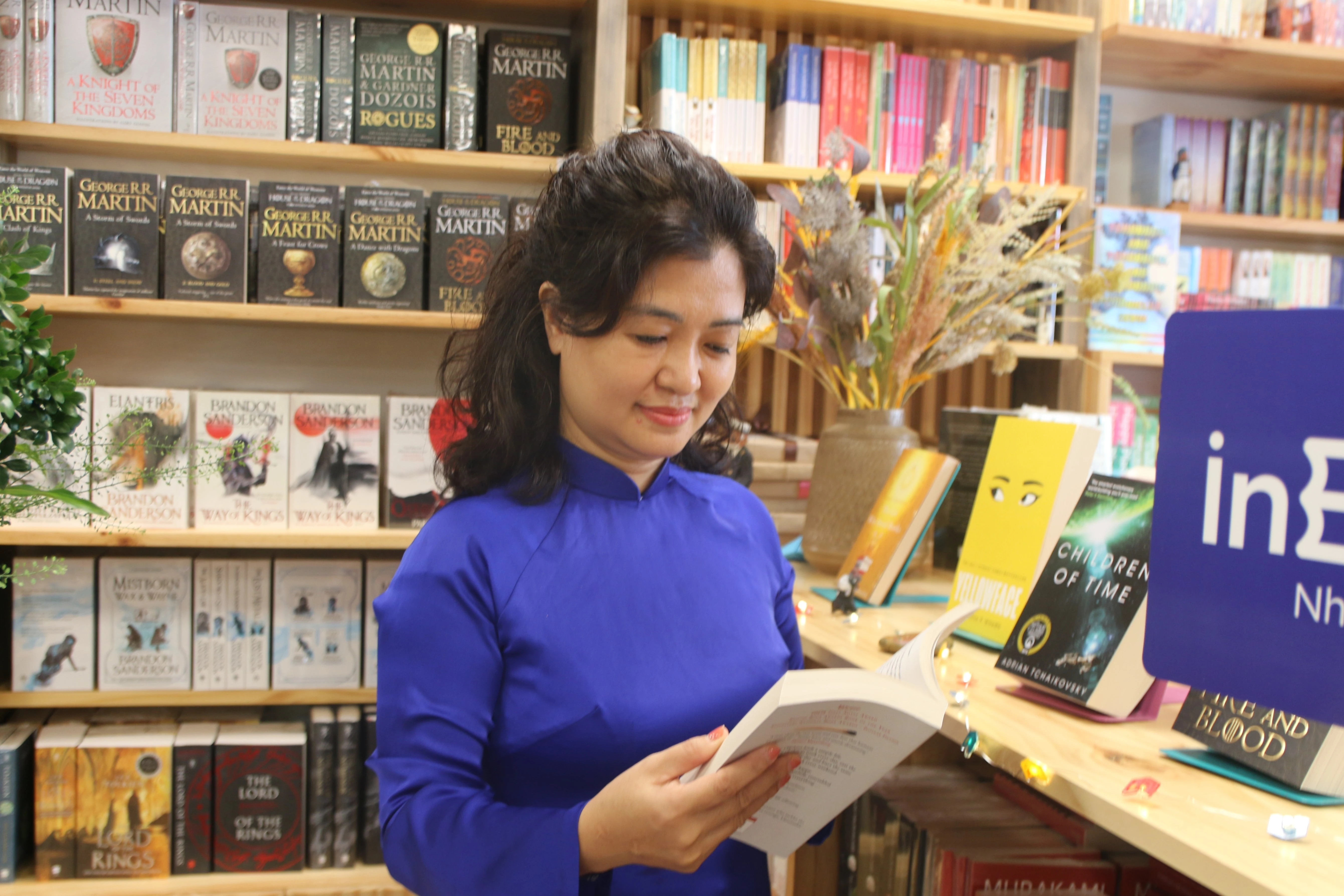 Van tai duong bien cang thang, nha sach tim cach vuot kho hinh anh