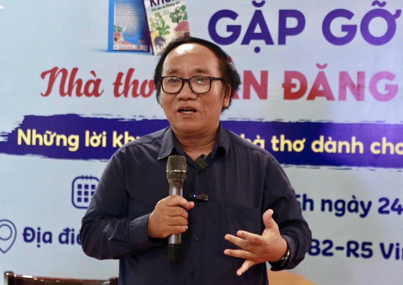 Tho tinh tang co gai mat hieng cua nha tho Tran Dang Khoa hinh anh