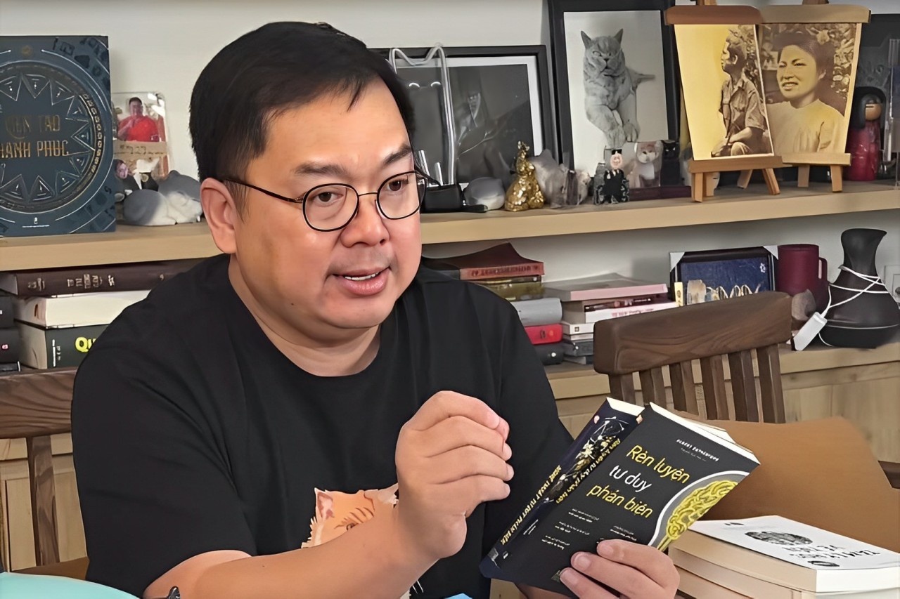 Tac gia Hoang Nam Tien giai thich AI khong the thay the sach hinh anh