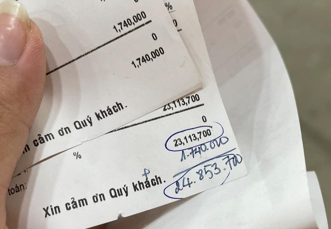 Vi khach mua 24 trieu tien sach trong ngay dau nam hinh anh