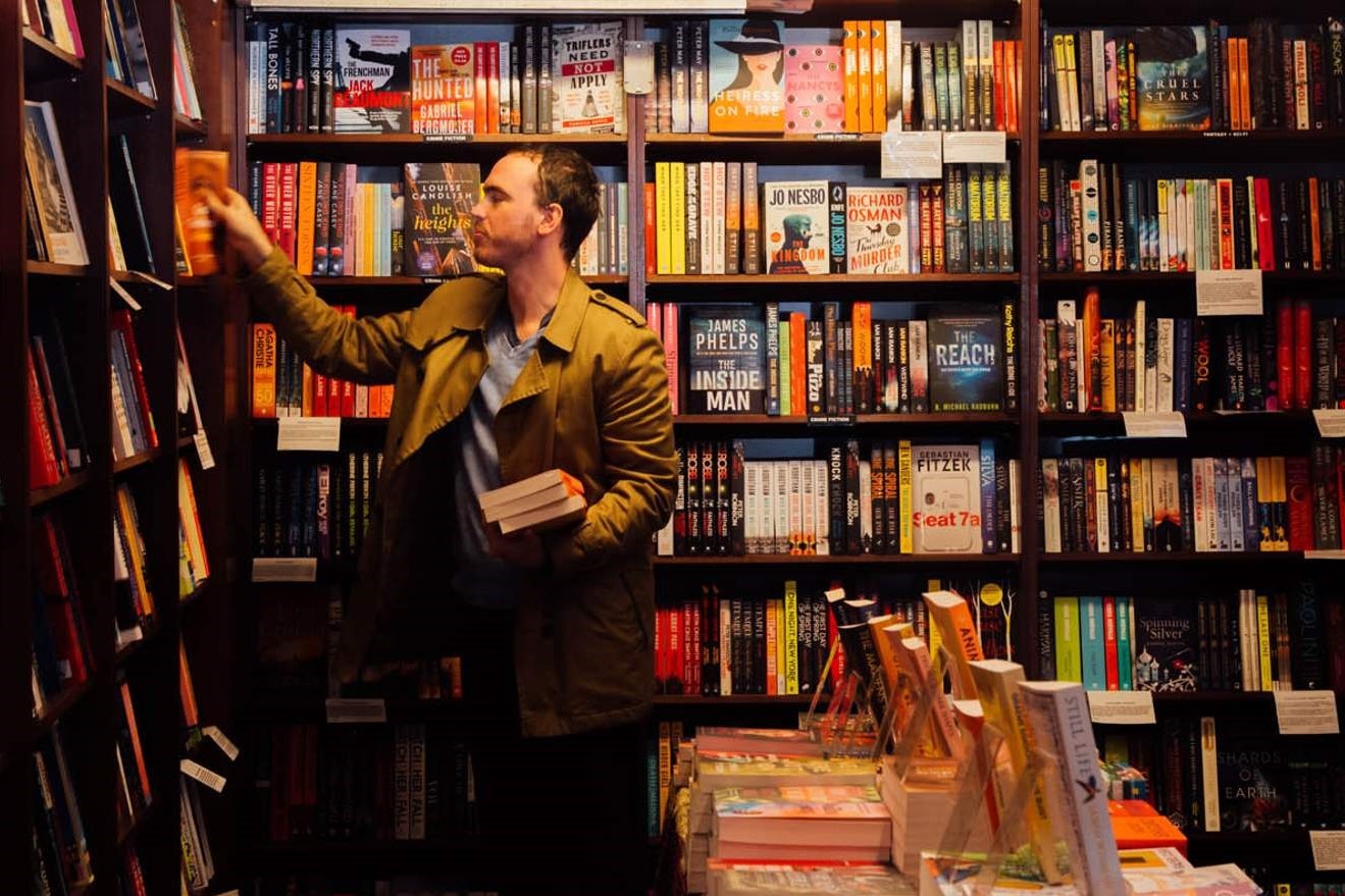 Tam ly mua hang gia re khien hieu sach lao dao hinh anh