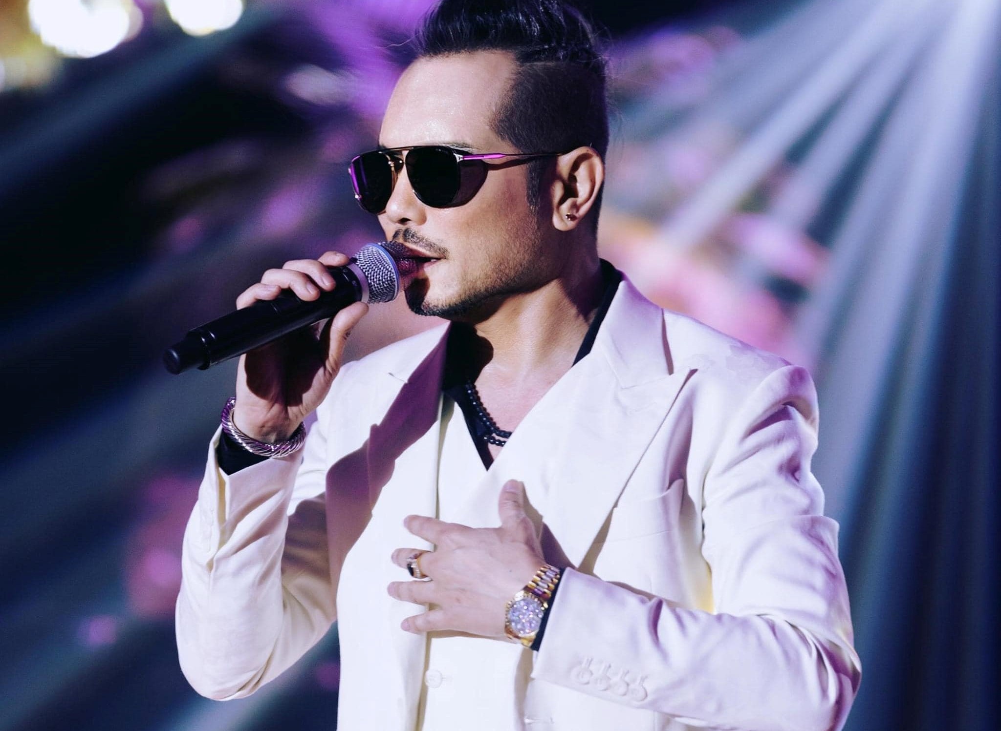 Goc khuat showbiz tu cuoc doi ca si Jimmii Nguyen hinh anh