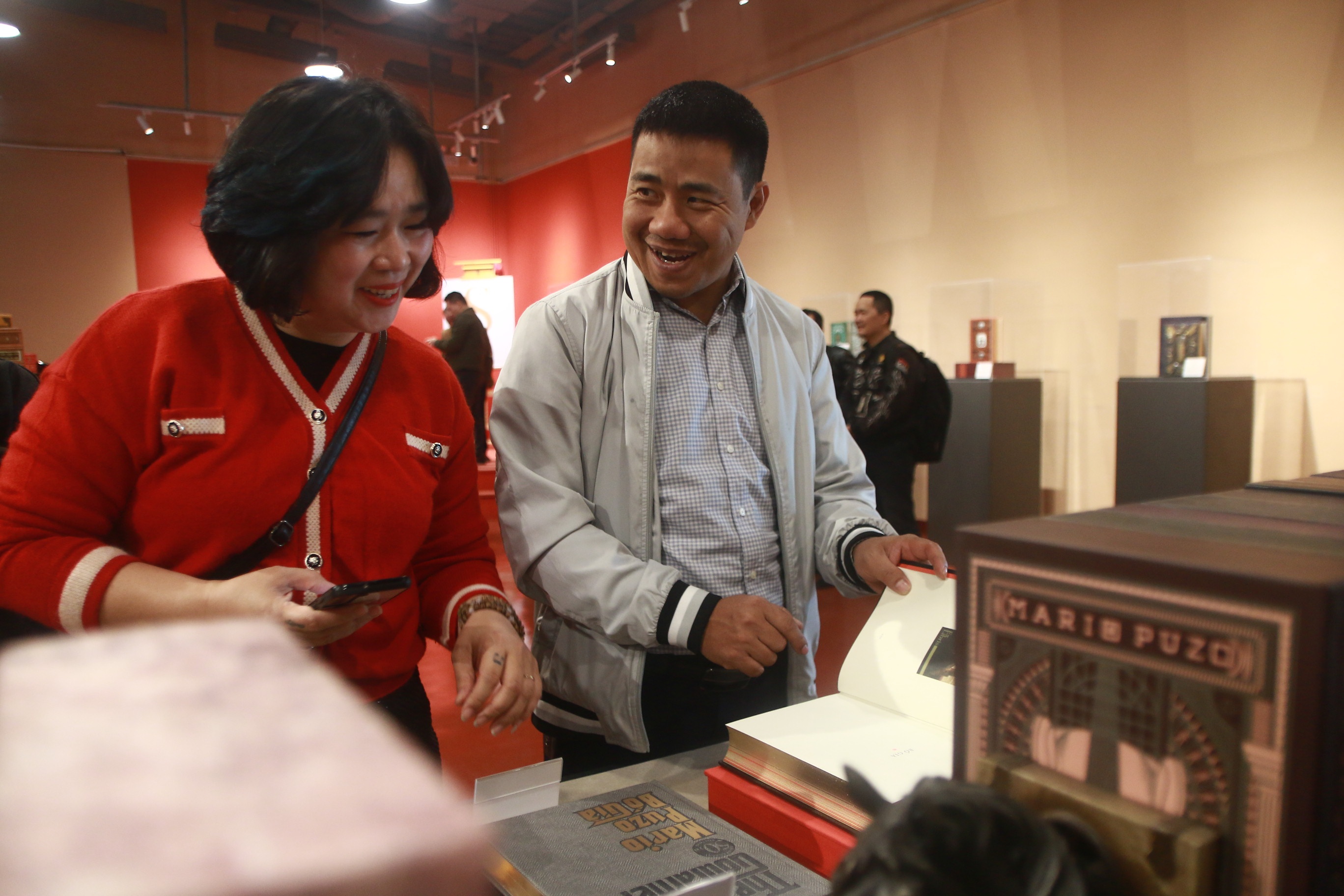 Dan choi sach den Ha Noi xem nhung an pham gioi han hinh anh